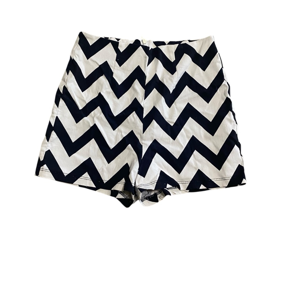 Charlotte Russe High Waisted Chevron Shorts Black and White Size Medium